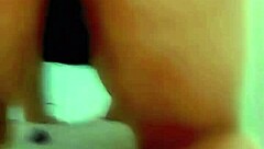 enteada percebe que o padrasto est� filmando e faz surpresa rebola bem gostoso vai novinha japa