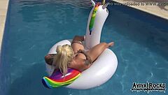 aviva rocks - masturbiert auf einhorn